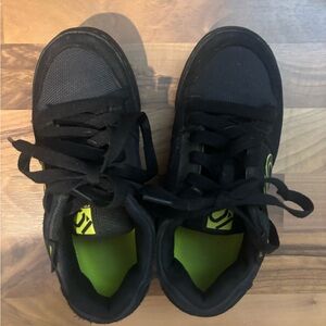 Adidas Five Ten boys Black biking shoes 4.5 y